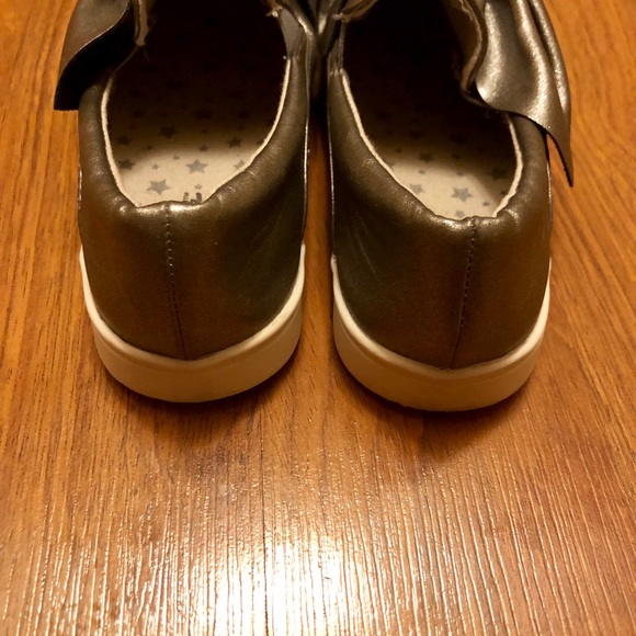 Girls Cat & Jack Slip on Metallic Bow Shoe - Picture 3 of 4